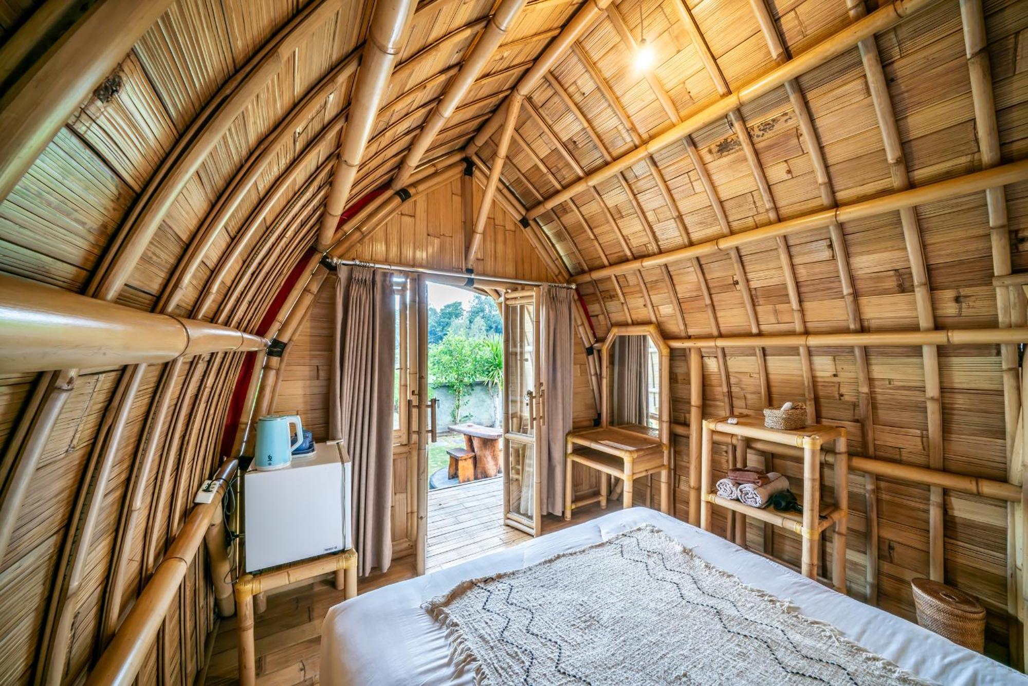 Tegal Bamboo Cottages & Private Hot Spring Baturaja  Esterno foto