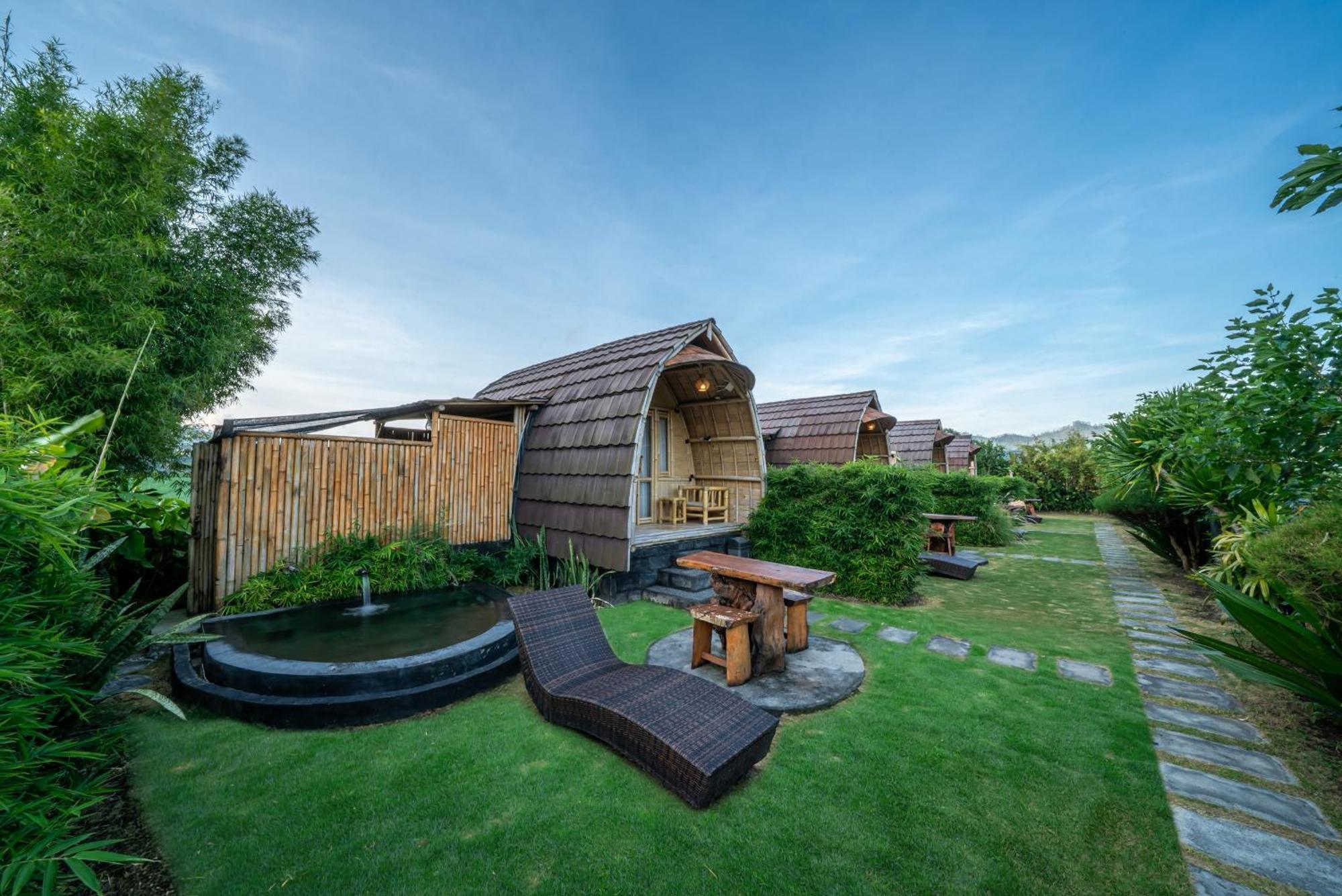 Tegal Bamboo Cottages & Private Hot Spring Baturaja  Esterno foto
