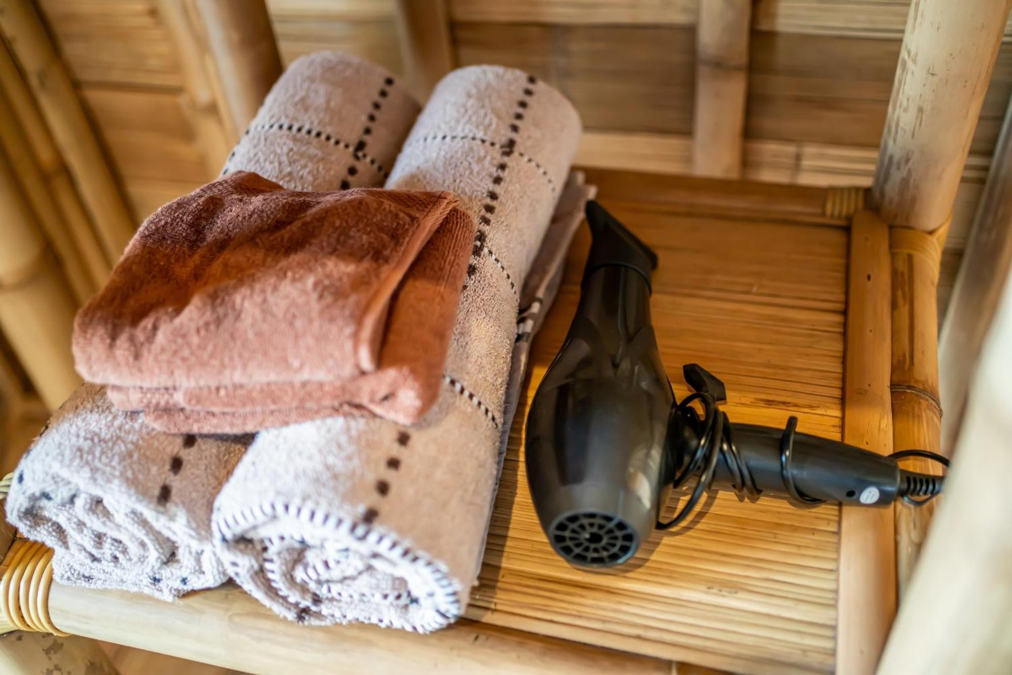 Tegal Bamboo Cottages & Private Hot Spring Baturaja  Esterno foto